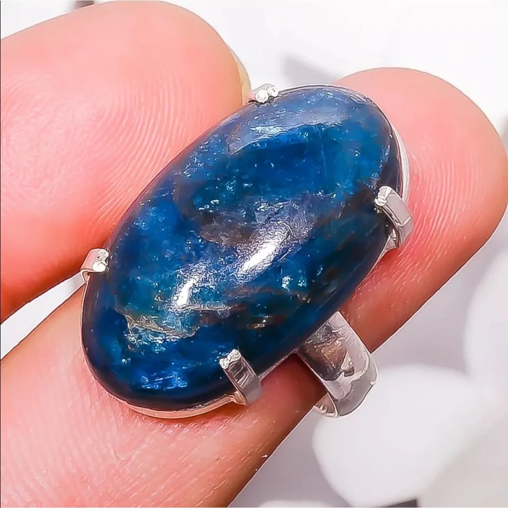Rich blue apatite of a ring size 9 - Picture 1 of 2